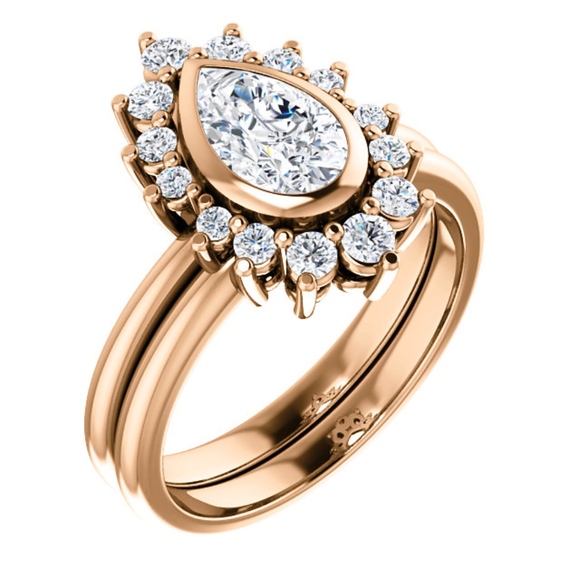 Pear Cut Diamond Halo Engagement Ring | deBebians Halo Style Diamond Pear Engagement Ring